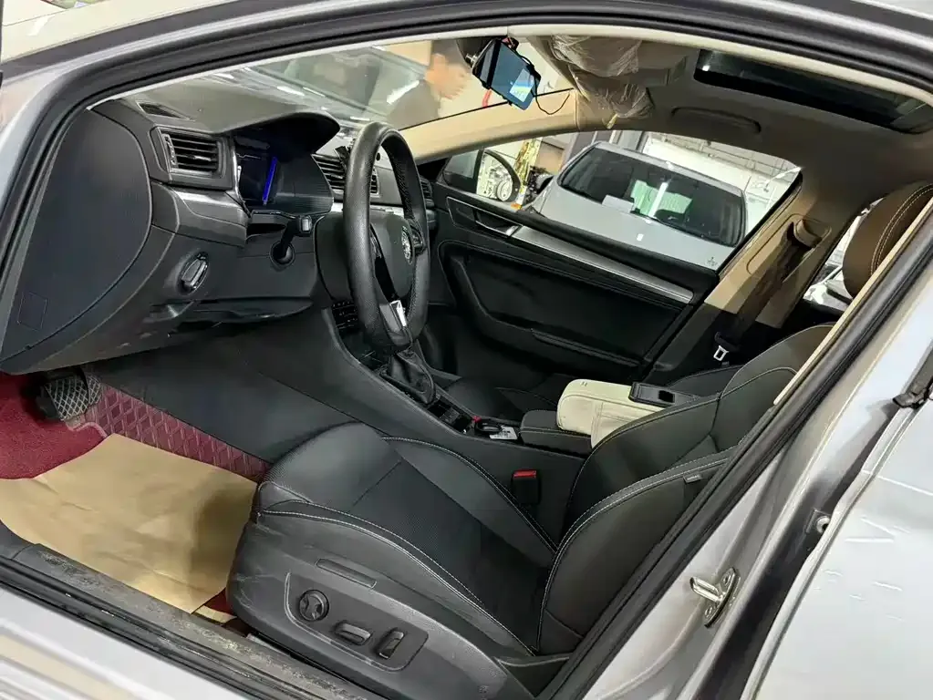 Skoda Superb — фото 5