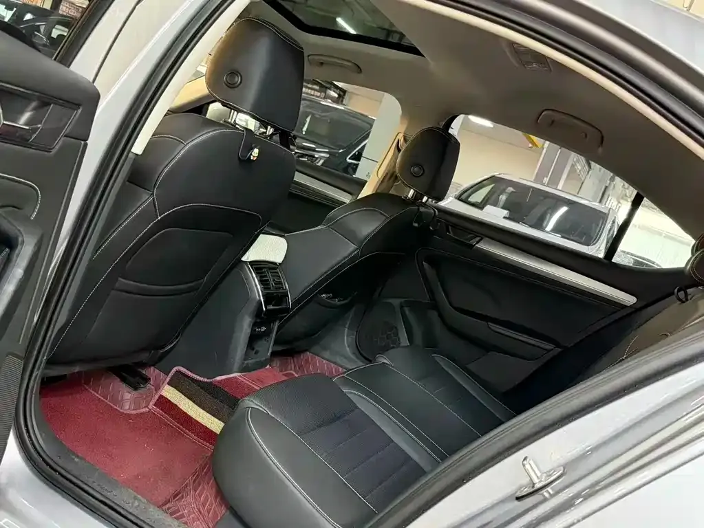 Skoda Superb — фото 7