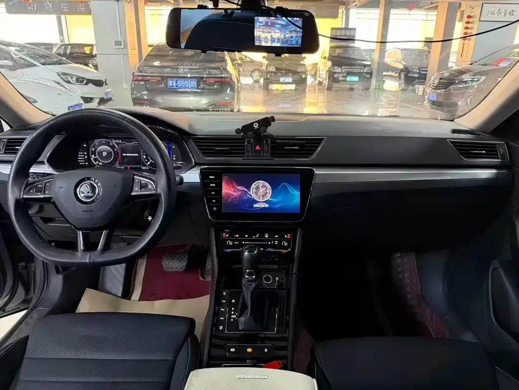 Skoda Superb — фото 4