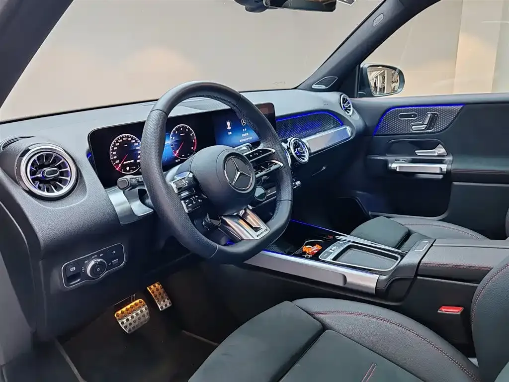 Mercedes-Benz GLB AMG — фото 10
