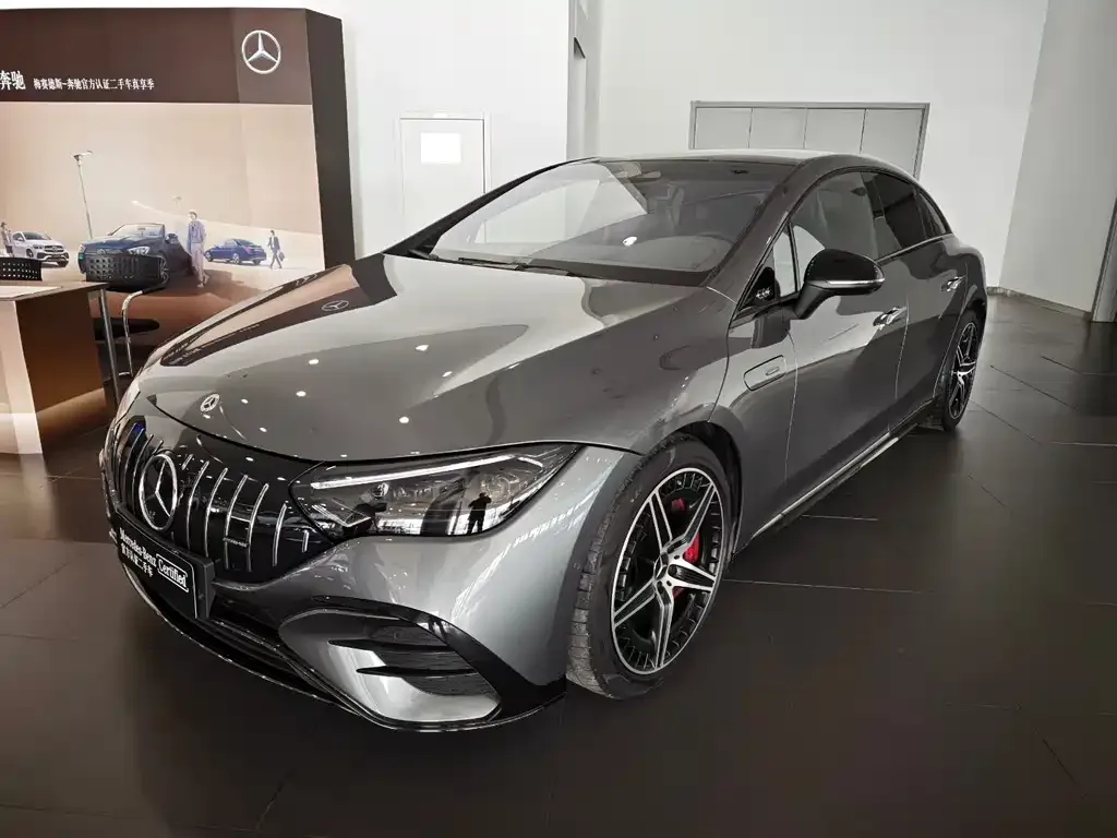 Mercedes-Benz EQE AMG — фото 1