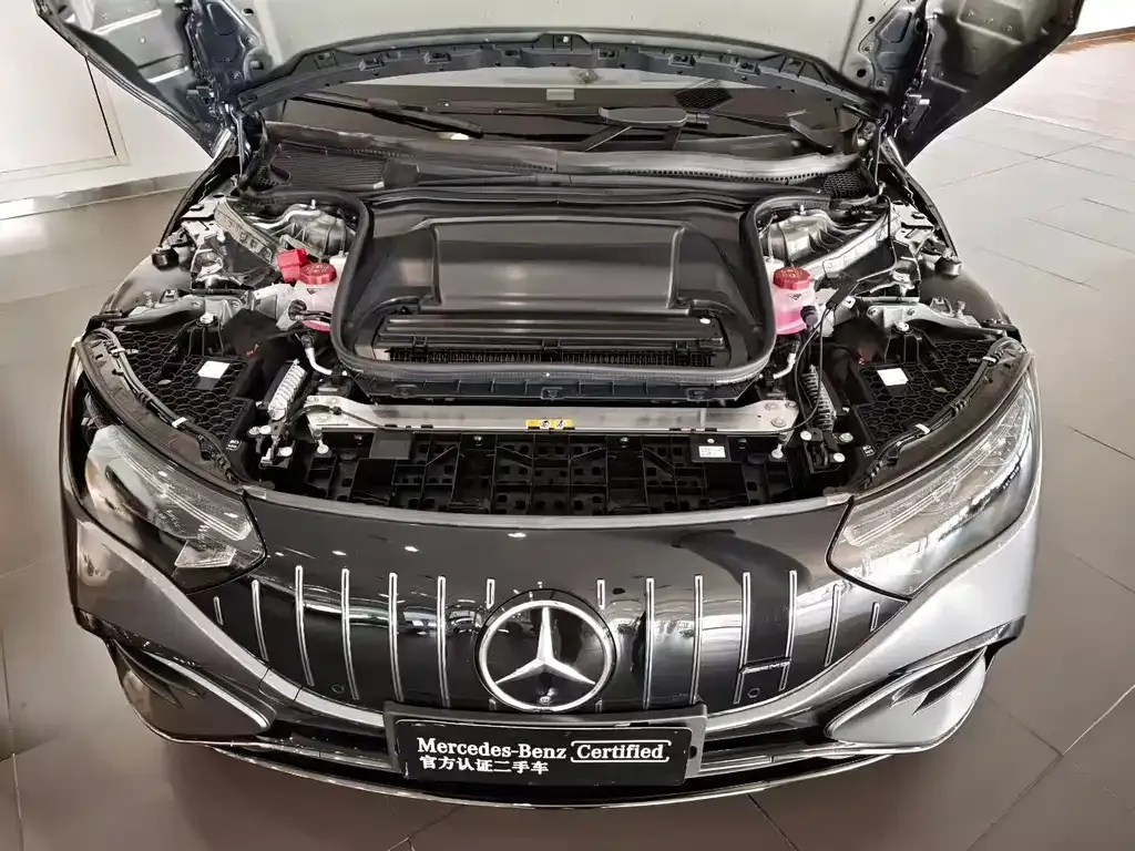 Mercedes-Benz EQE AMG — фото 10