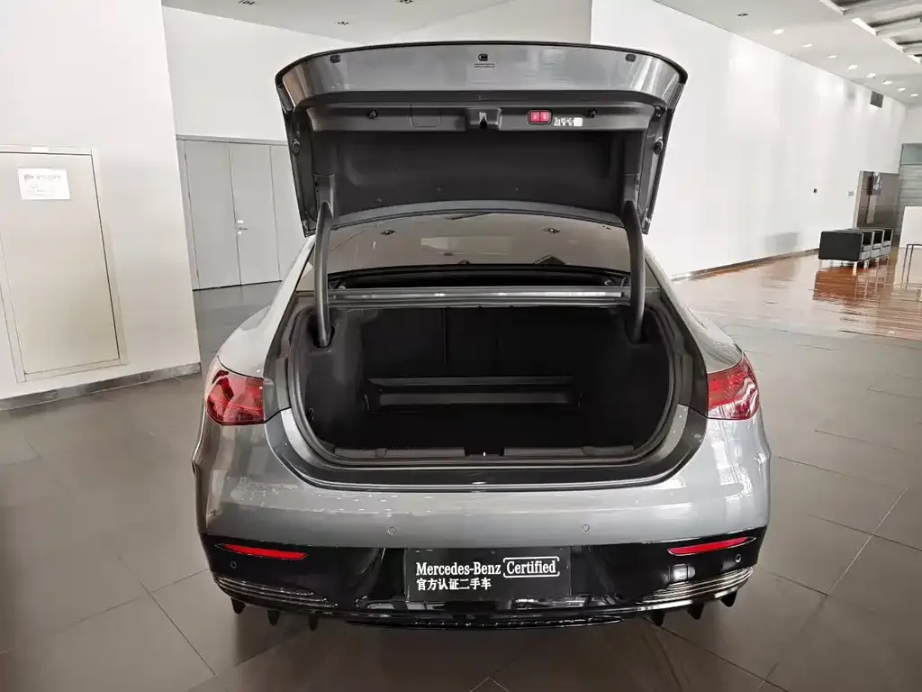 Mercedes-Benz EQE AMG — фото 9