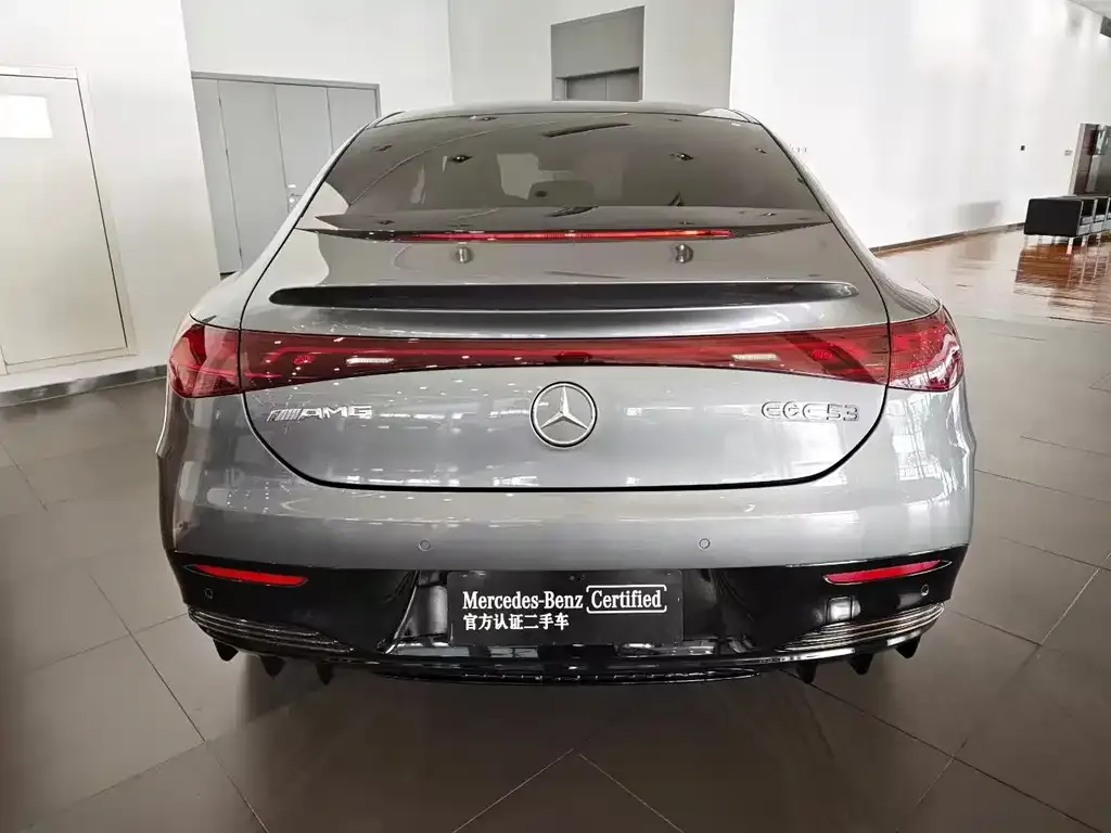 Mercedes-Benz EQE AMG — фото 8