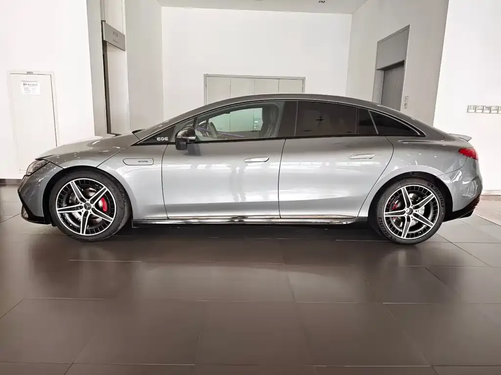 Mercedes-Benz EQE AMG — фото 2