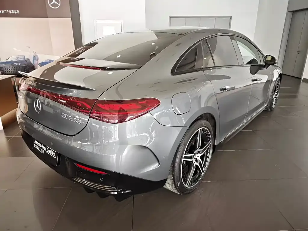 Mercedes-Benz EQE AMG — фото 3