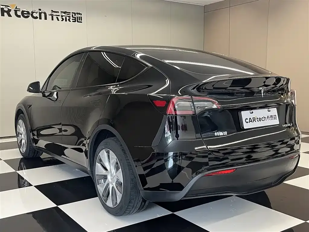 Tesla Model Y — фото 9