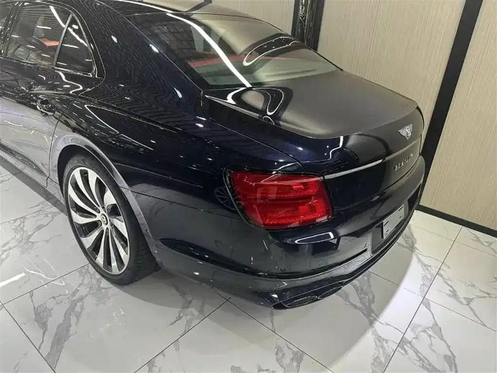 Bentley Flying Spur — фото 3