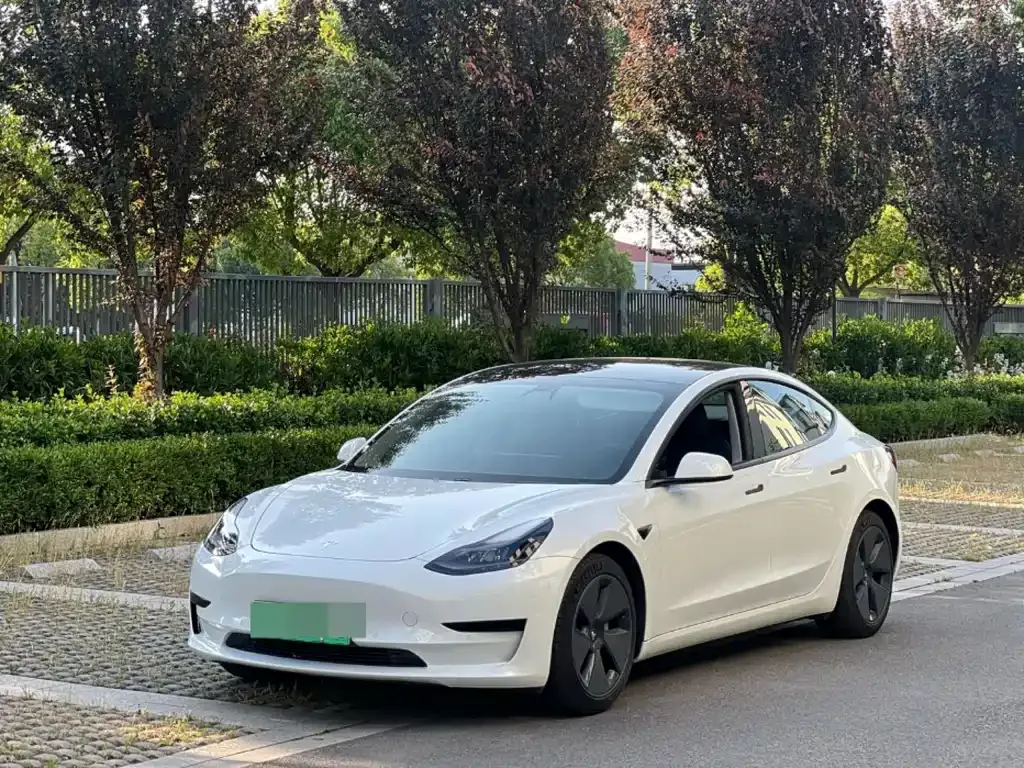 Tesla Model 3 — фото 7