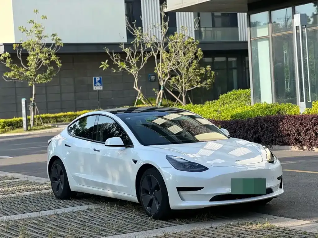 Tesla Model 3 — фото 5