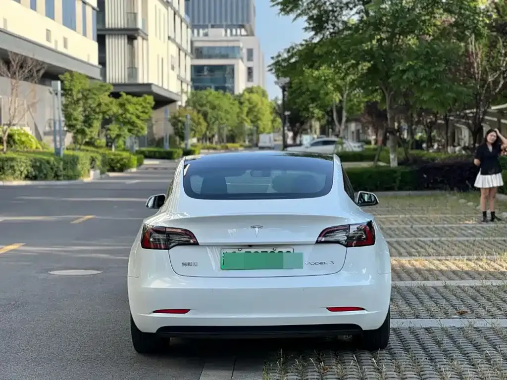 Tesla Model 3 — фото 3