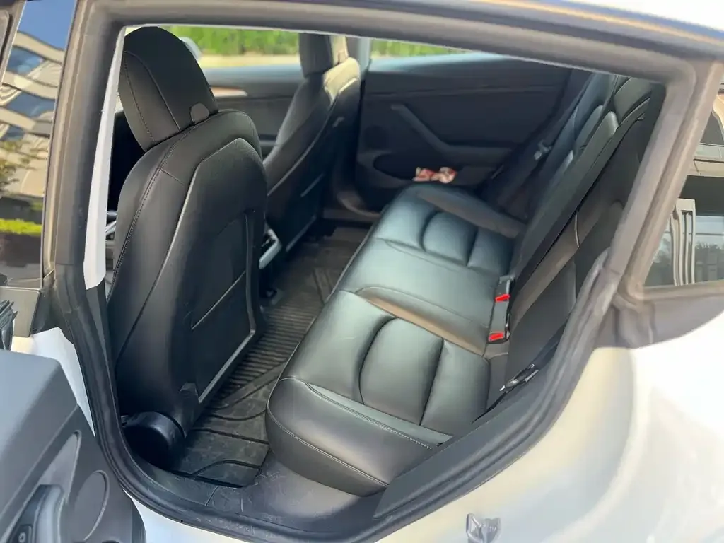 Tesla Model 3 — фото 2
