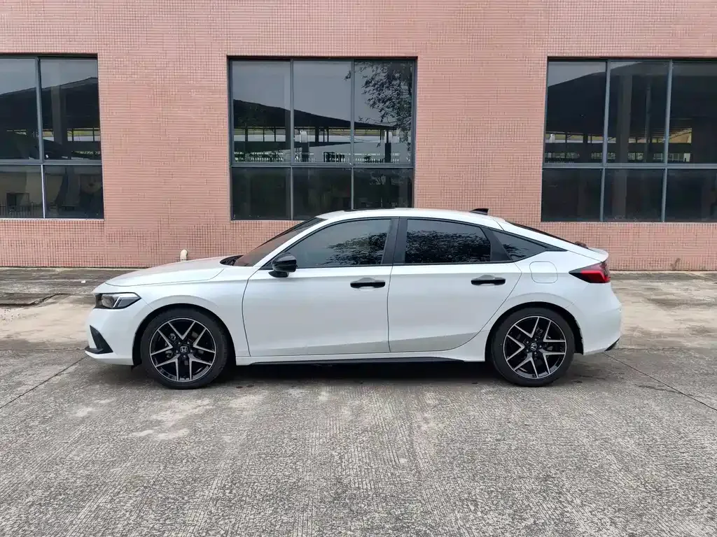 Honda Civic — фото 10