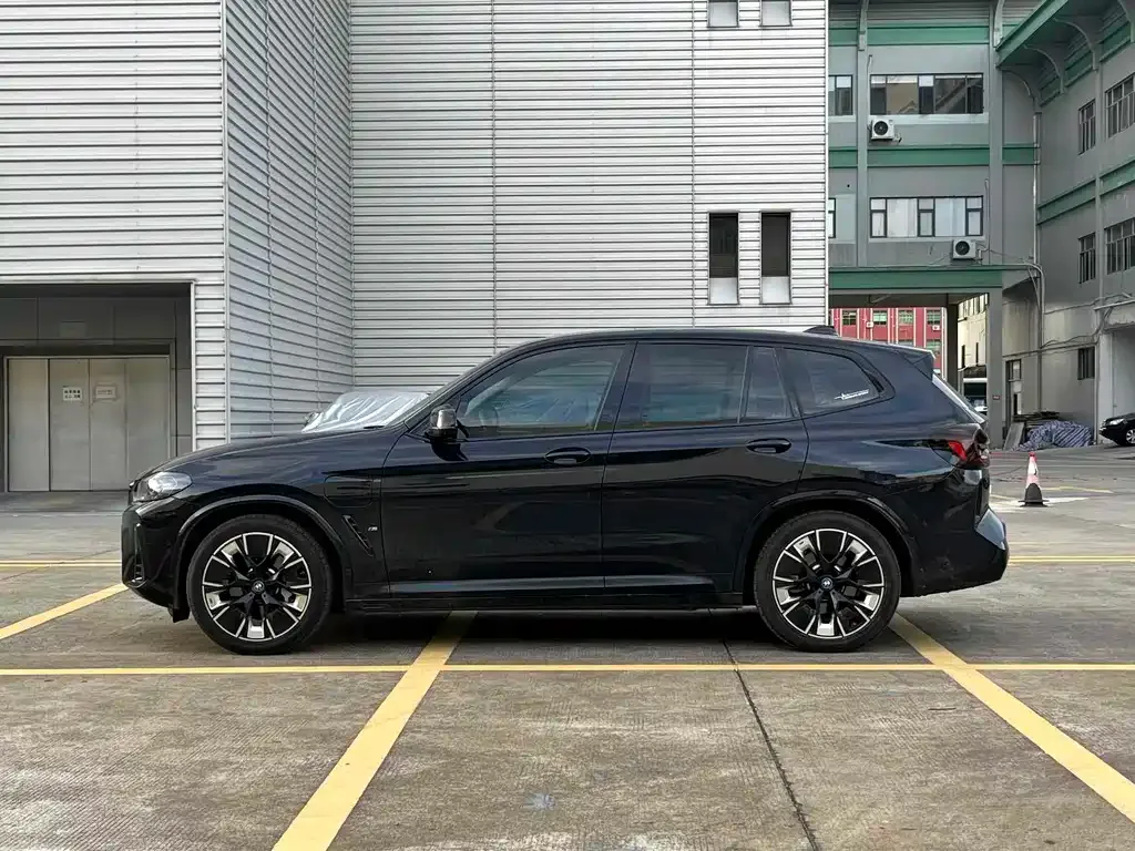 BMW iX3 — фото 3