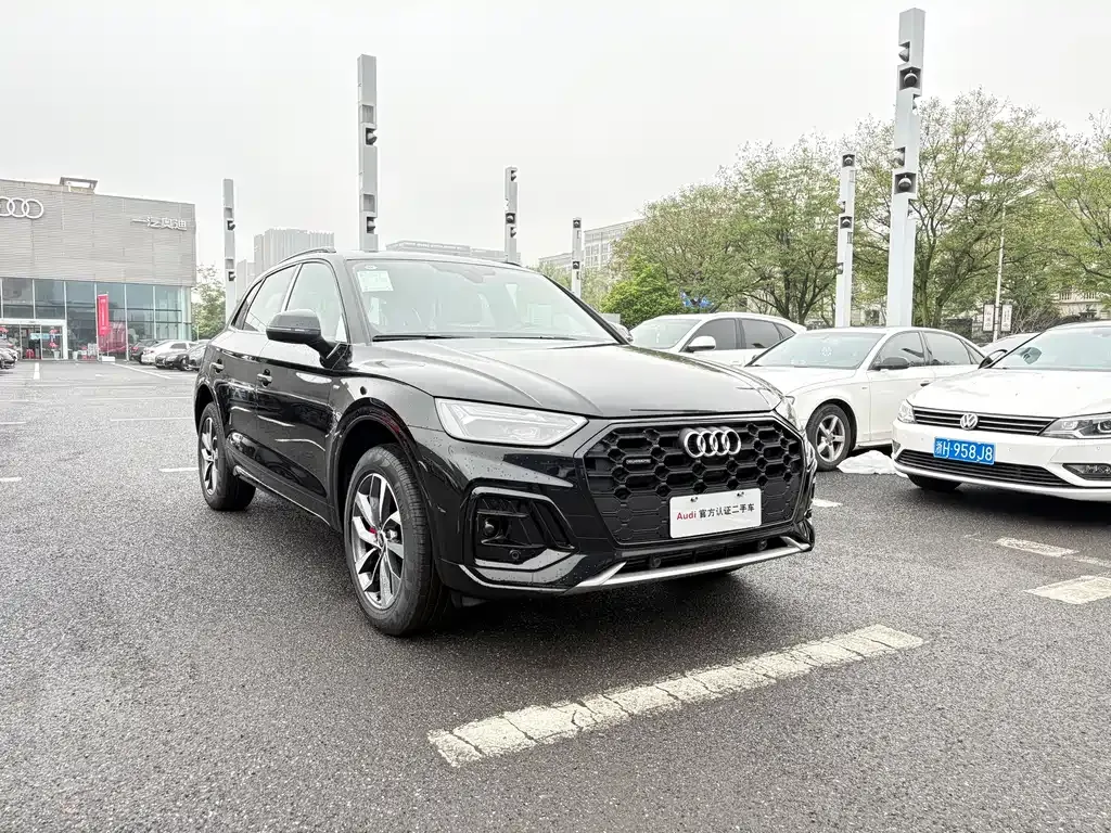 Audi Q5L — фото 5