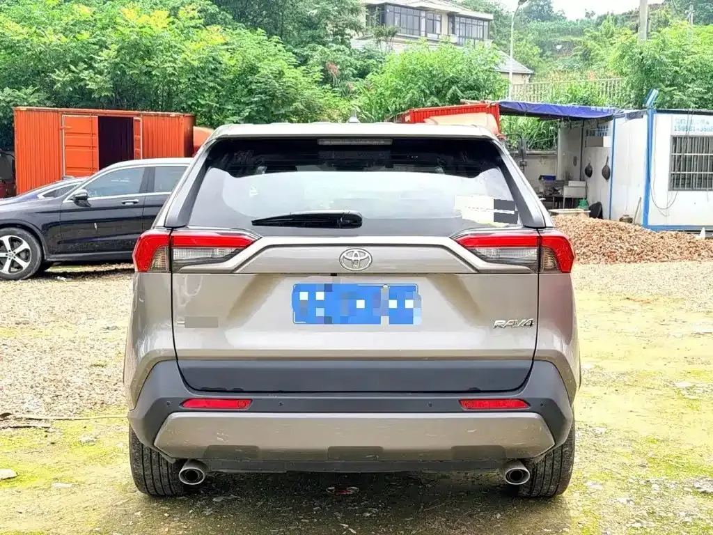 Toyota RAV4 — фото 10