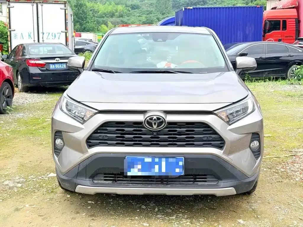 Toyota RAV4 — фото 4