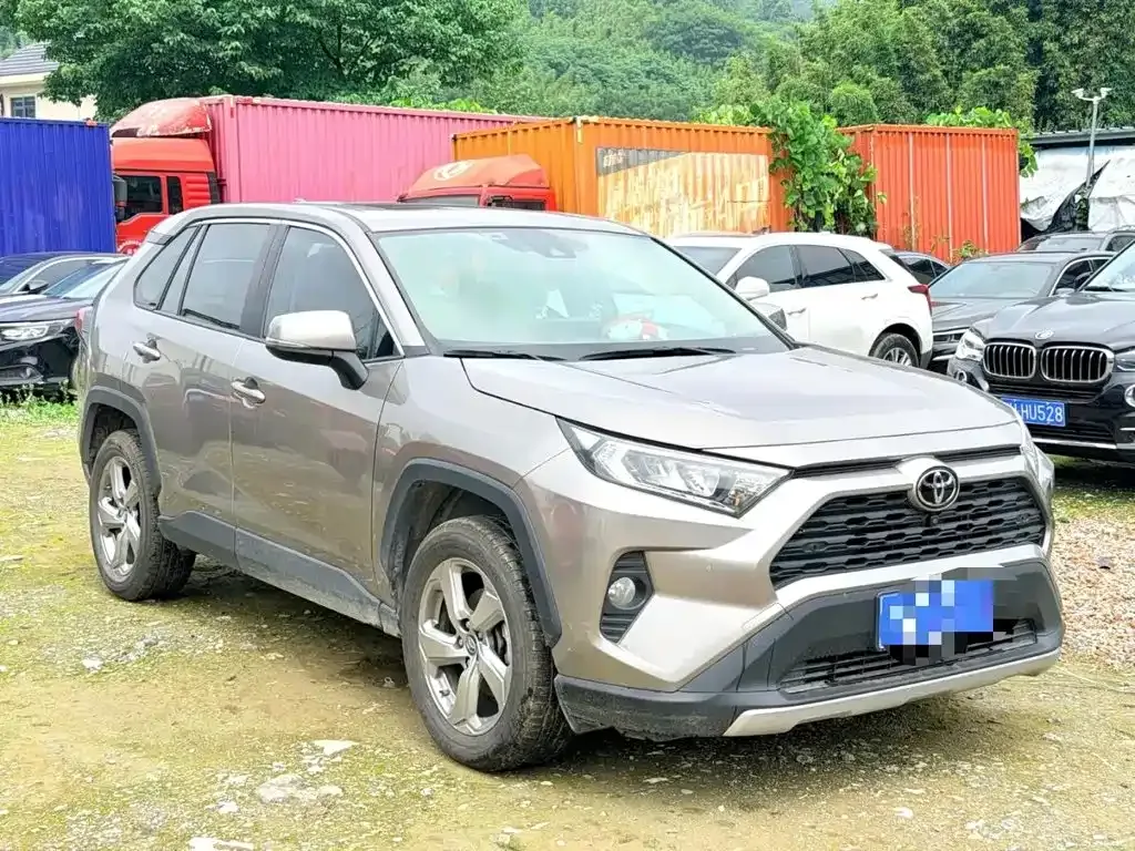 Toyota RAV4 — фото 5