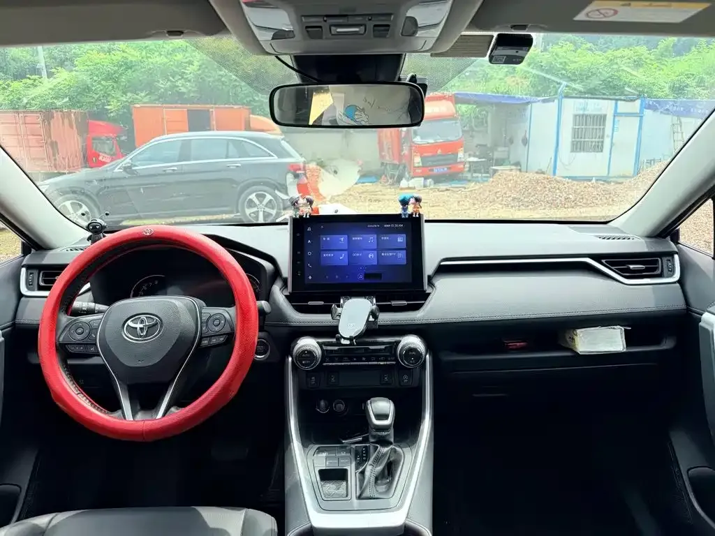 Toyota RAV4 — фото 7