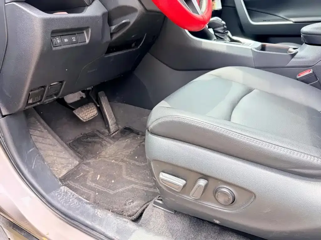 Toyota RAV4 — фото 6