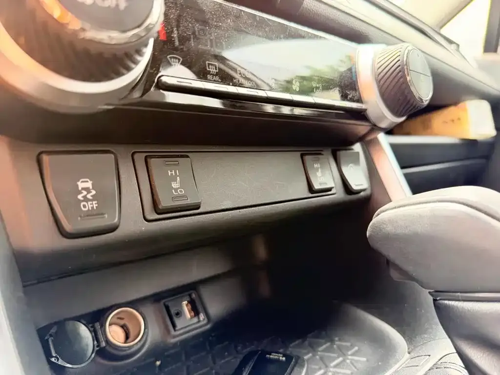 Toyota RAV4 — фото 2