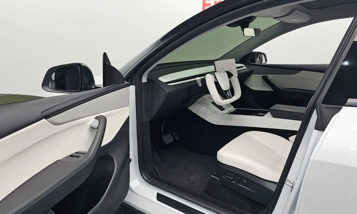 Tesla Model Y — фото 8