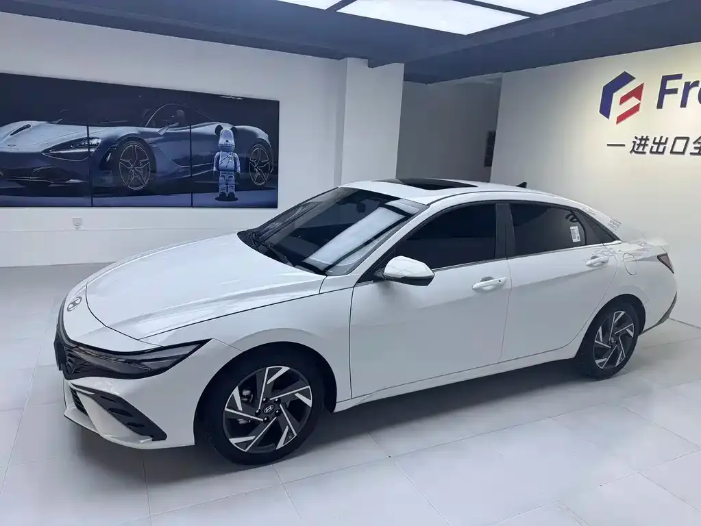 Hyundai Elantra — фото 9