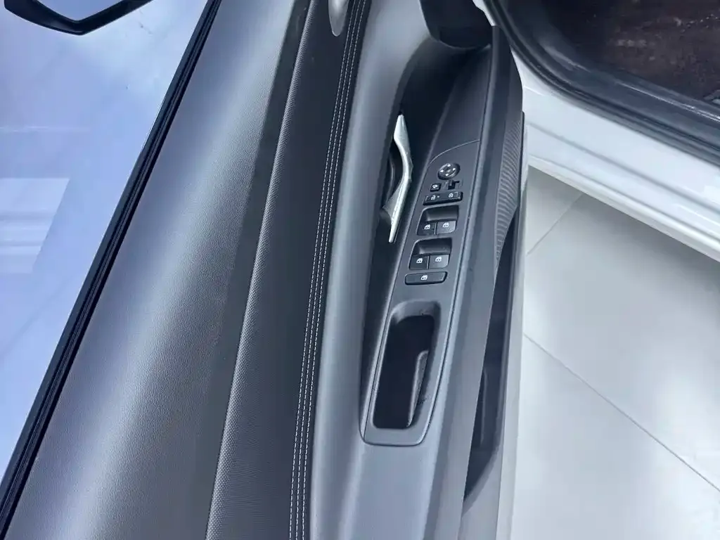 Hyundai Elantra — фото 6