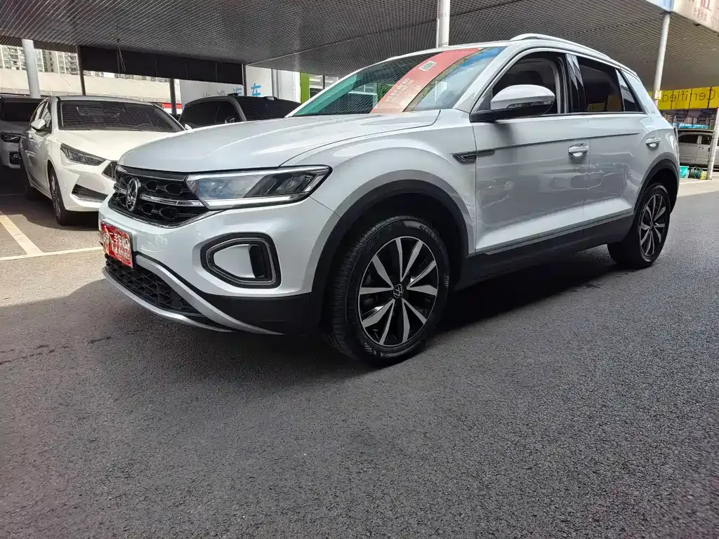 Volkswagen T-Roc — фото 1