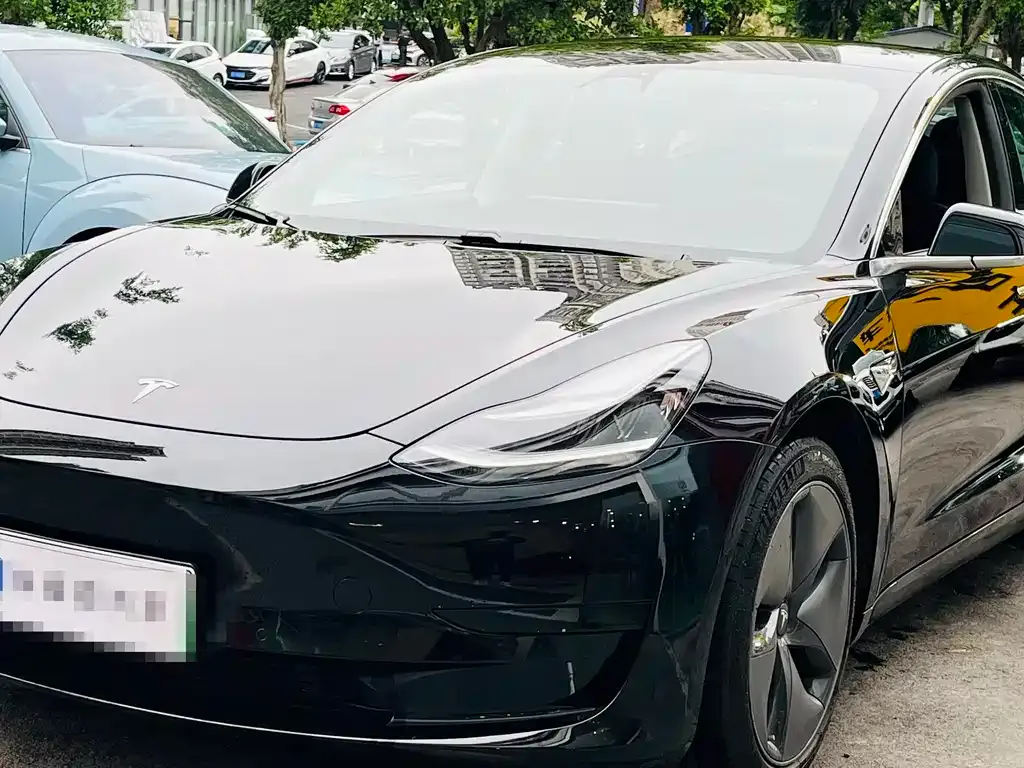 Tesla Model 3 — фото 1