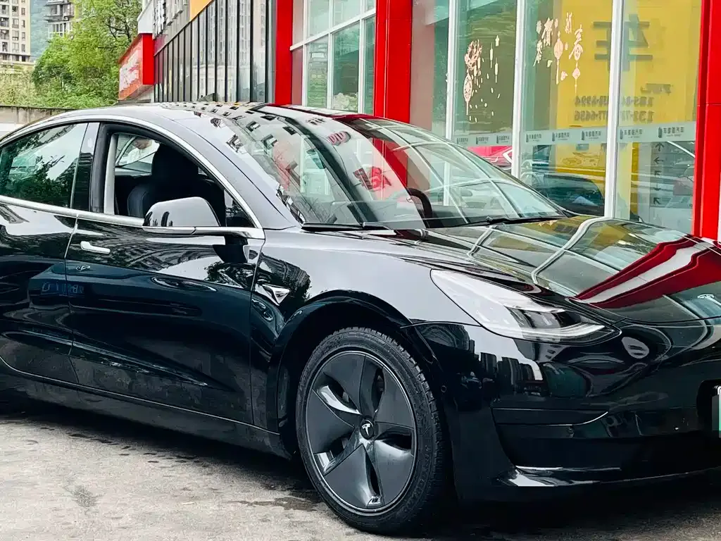 Tesla Model 3 — фото 5