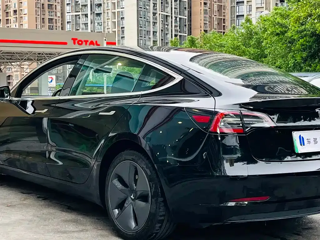 Tesla Model 3 — фото 4