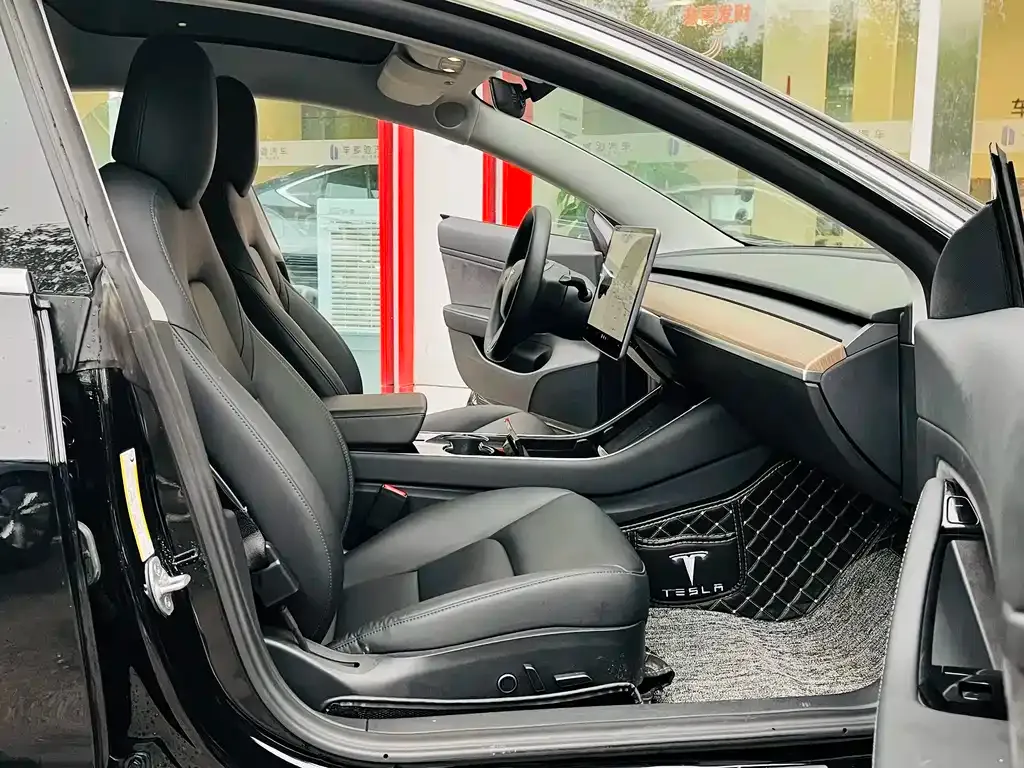 Tesla Model 3 — фото 6