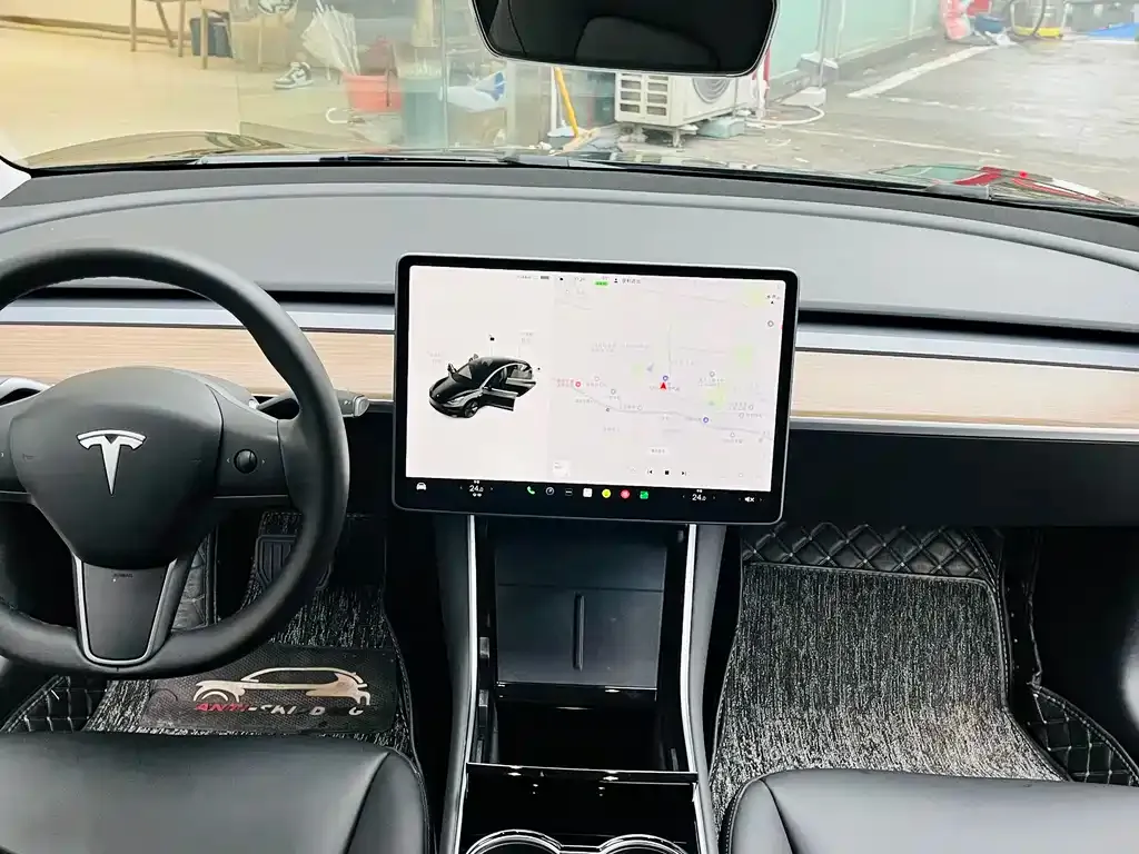 Tesla Model 3 — фото 7