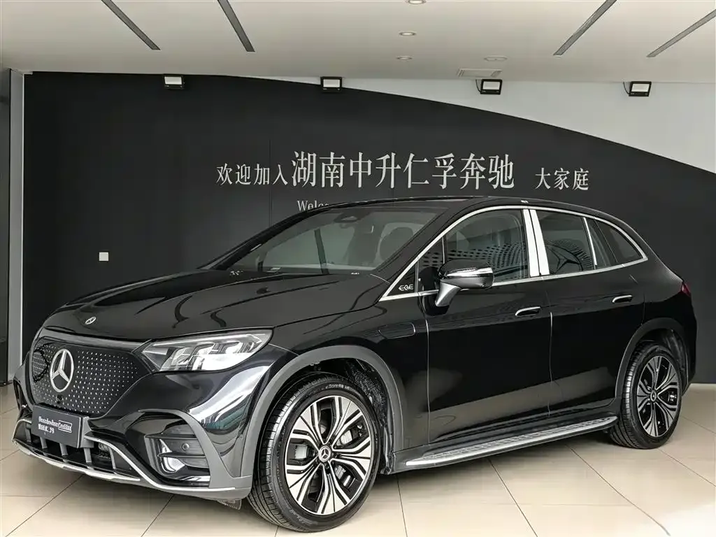 Mercedes-Benz EQE SUV — фото 1