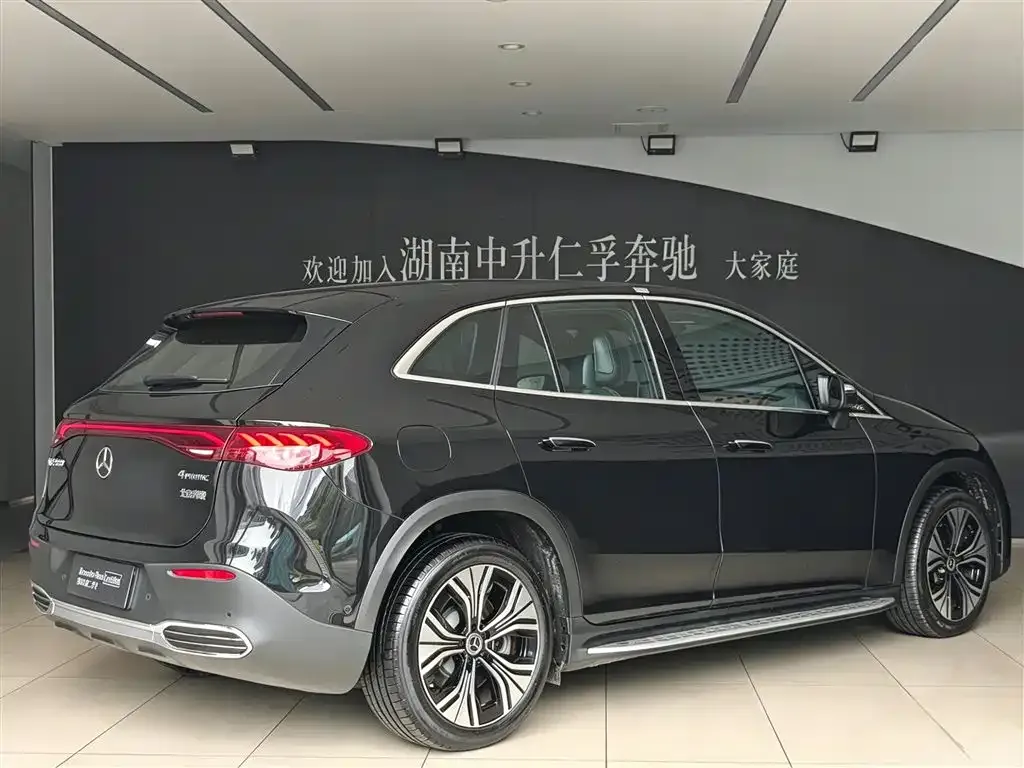 Mercedes-Benz EQE SUV — фото 4