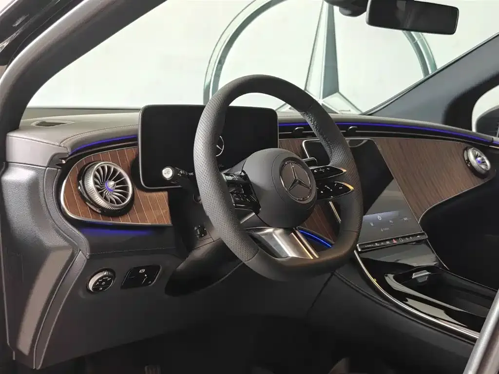 Mercedes-Benz EQE SUV — фото 3
