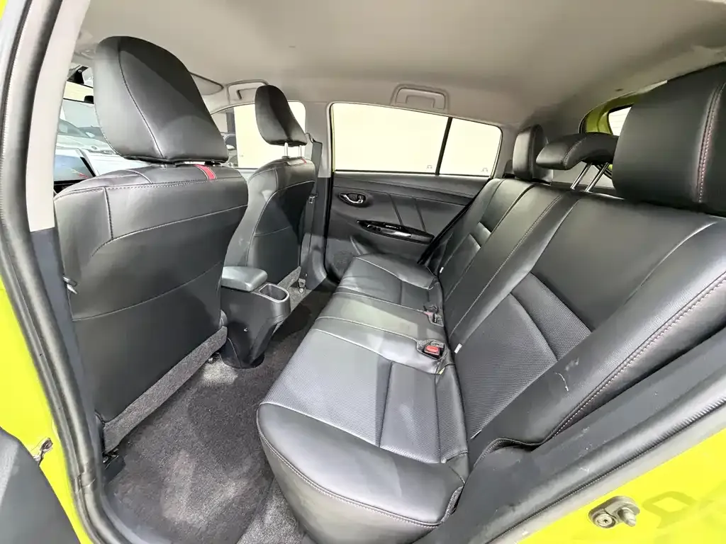 Toyota Yaris L — фото 3