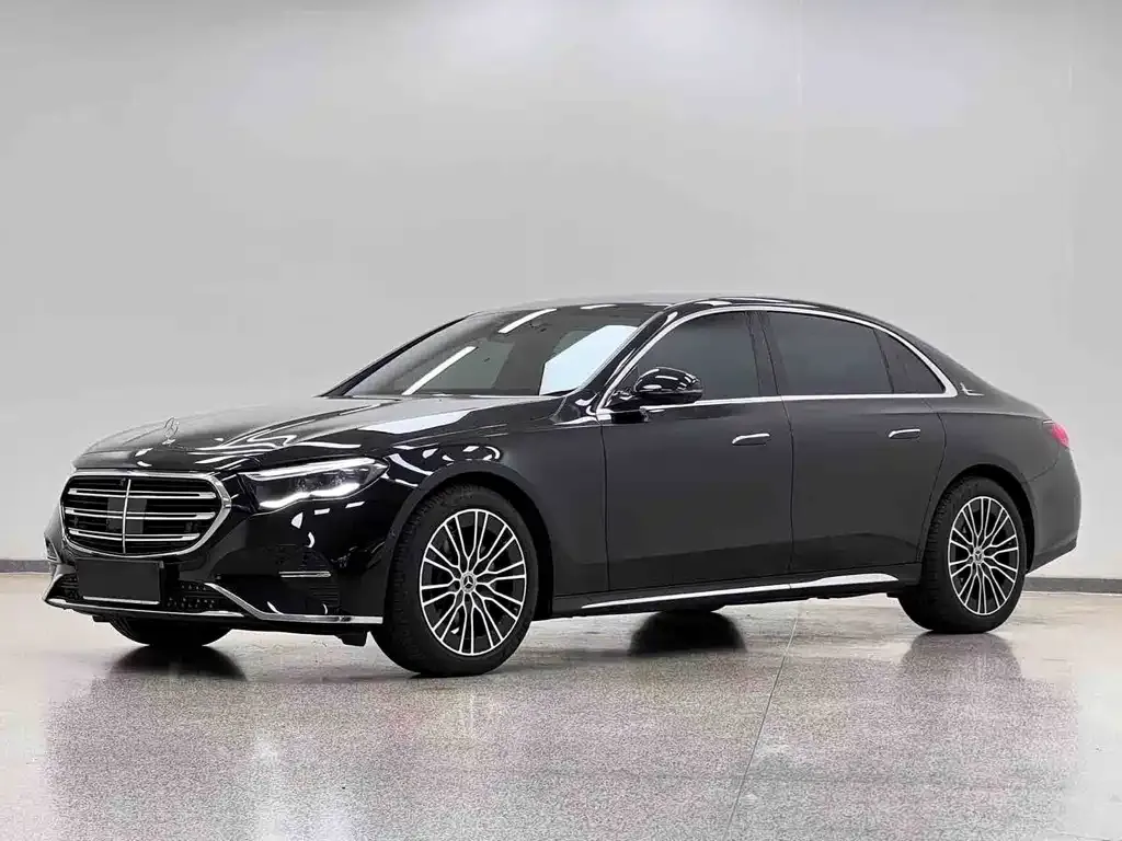 Mercedes-Benz E-Class — фото 1