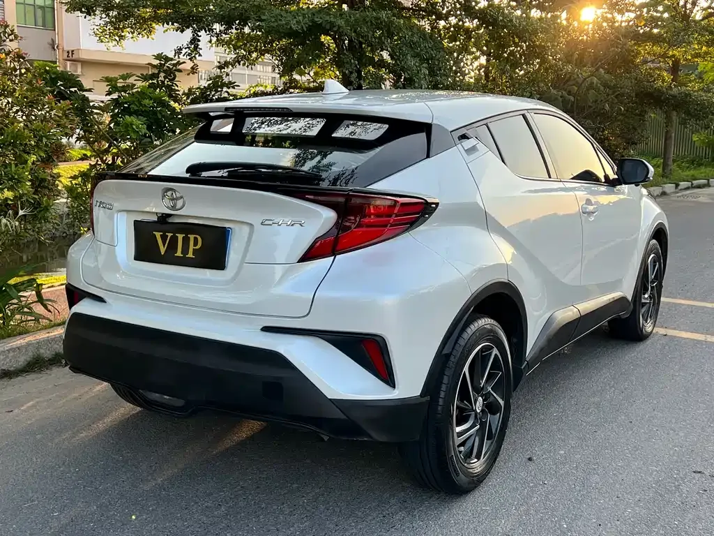 Toyota C-HR — фото 9