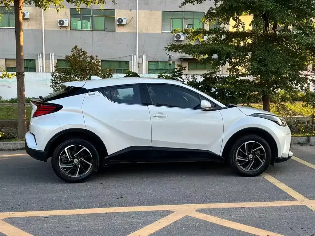 Toyota C-HR — фото 7