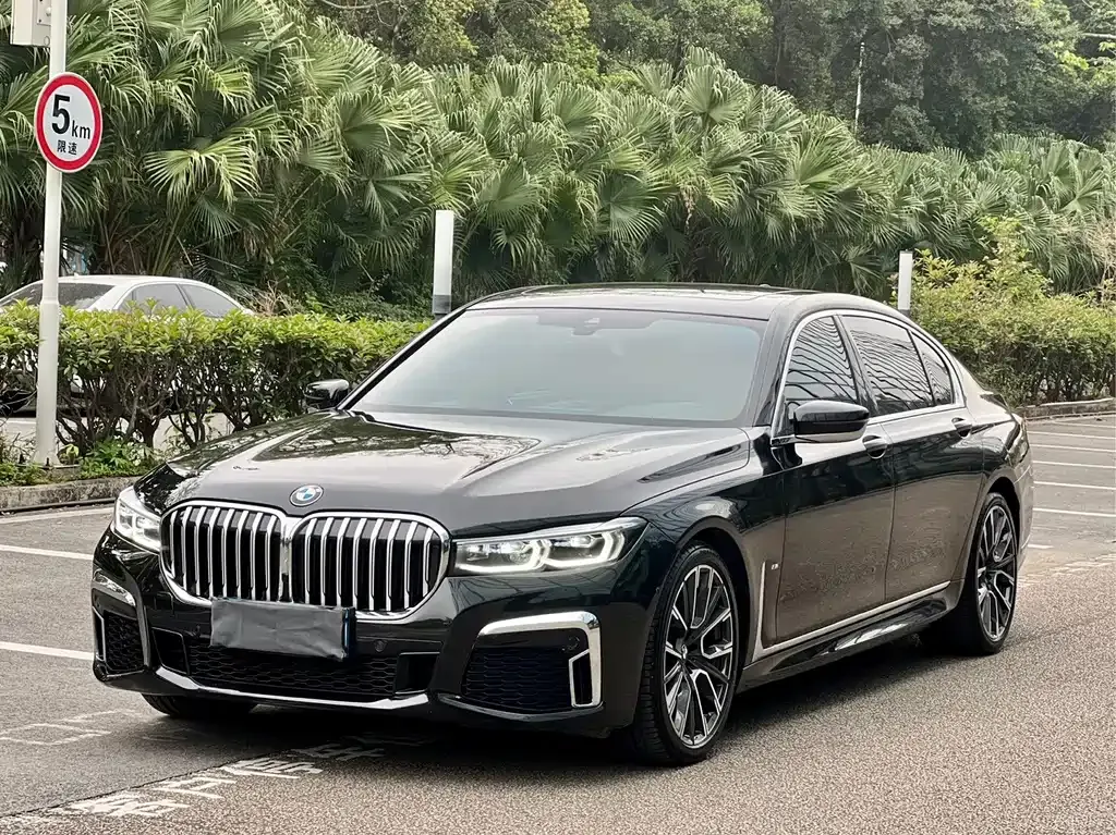 BMW 7 Series — фото 1