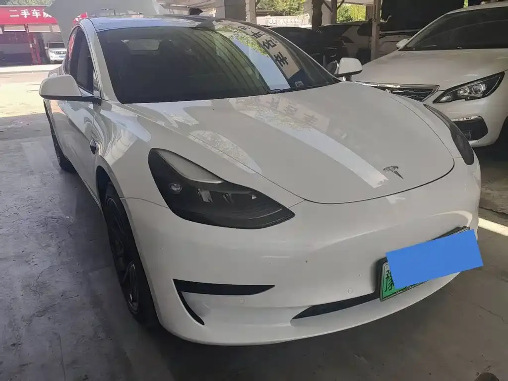 Tesla Model 3 — фото 1