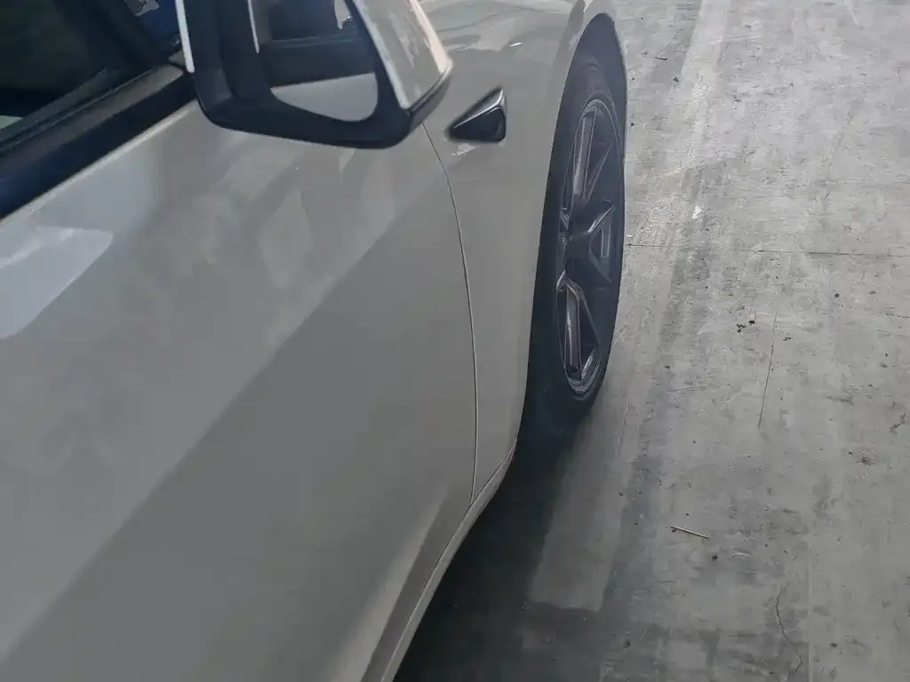 Tesla Model 3 — фото 4