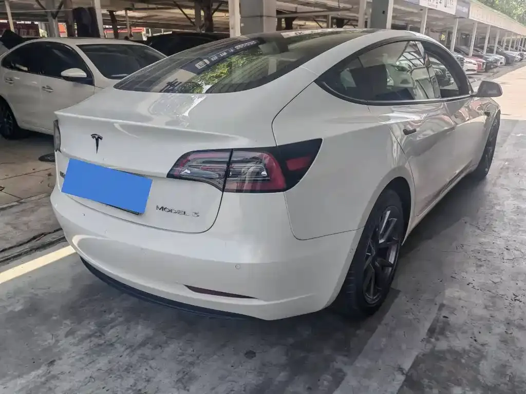 Tesla Model 3 — фото 9