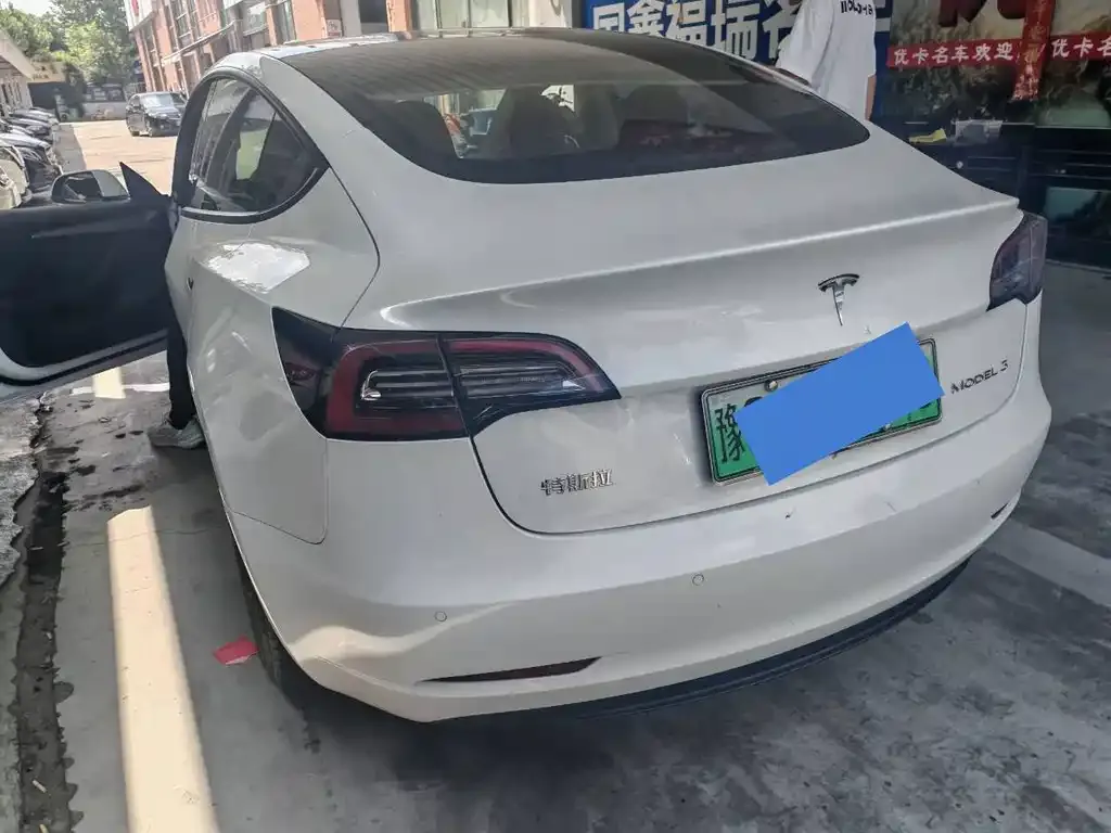 Tesla Model 3 — фото 8