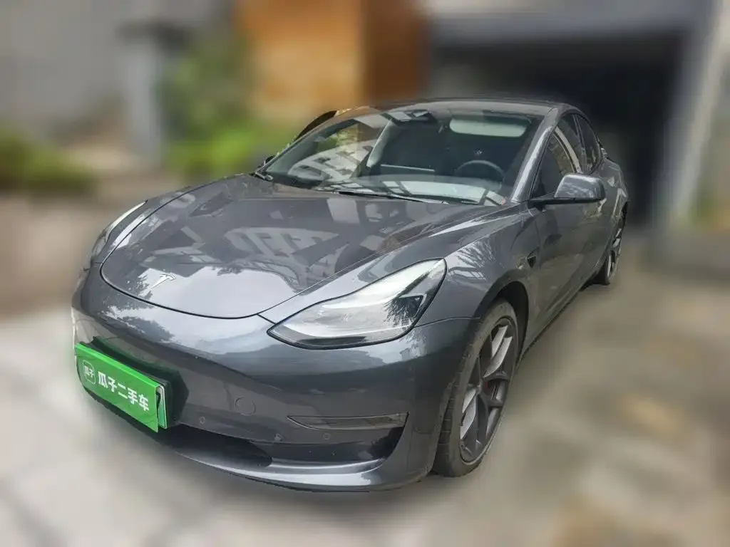 Tesla Model 3 — фото 1