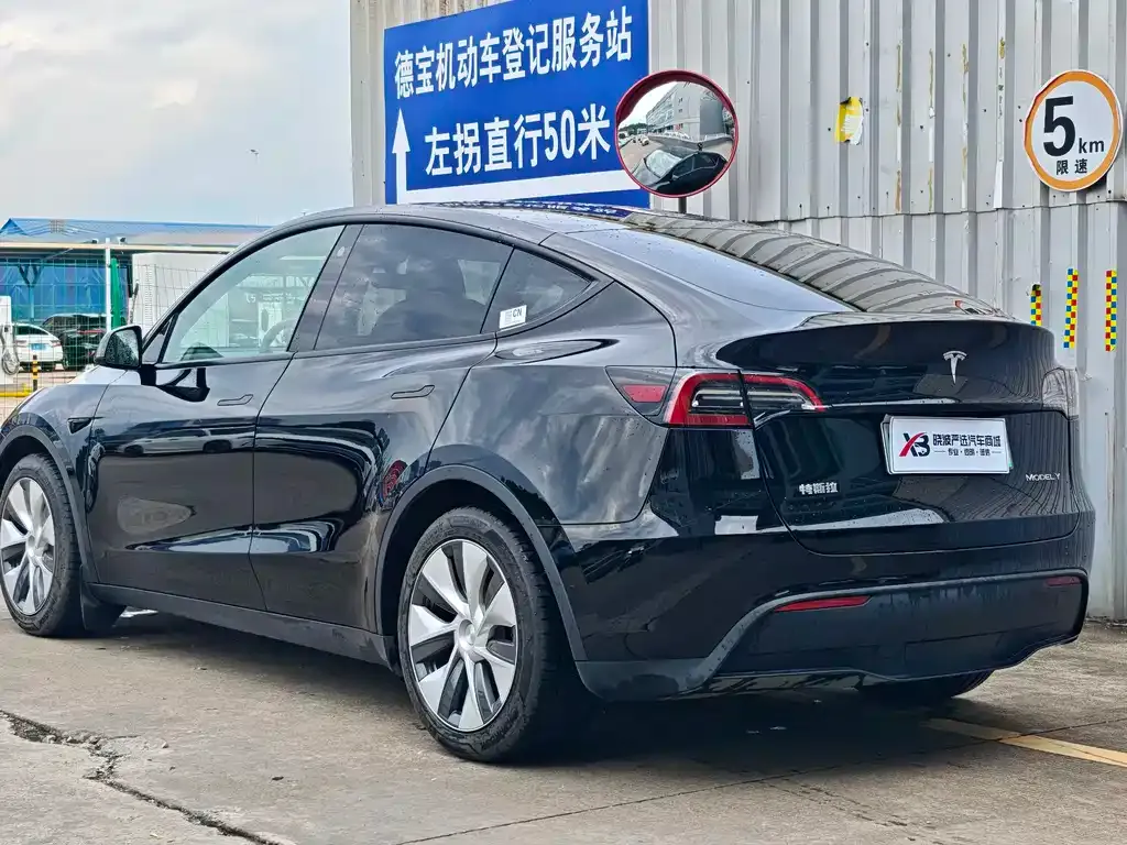 Tesla Model Y — фото 7