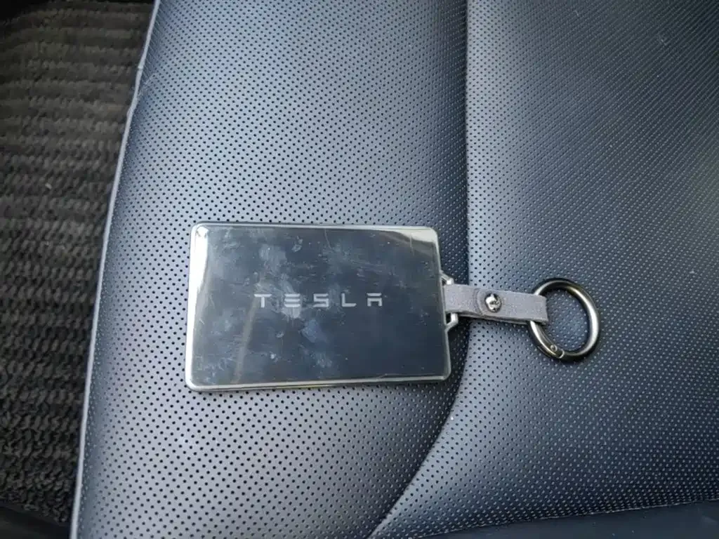 Tesla Model 3 — фото 10