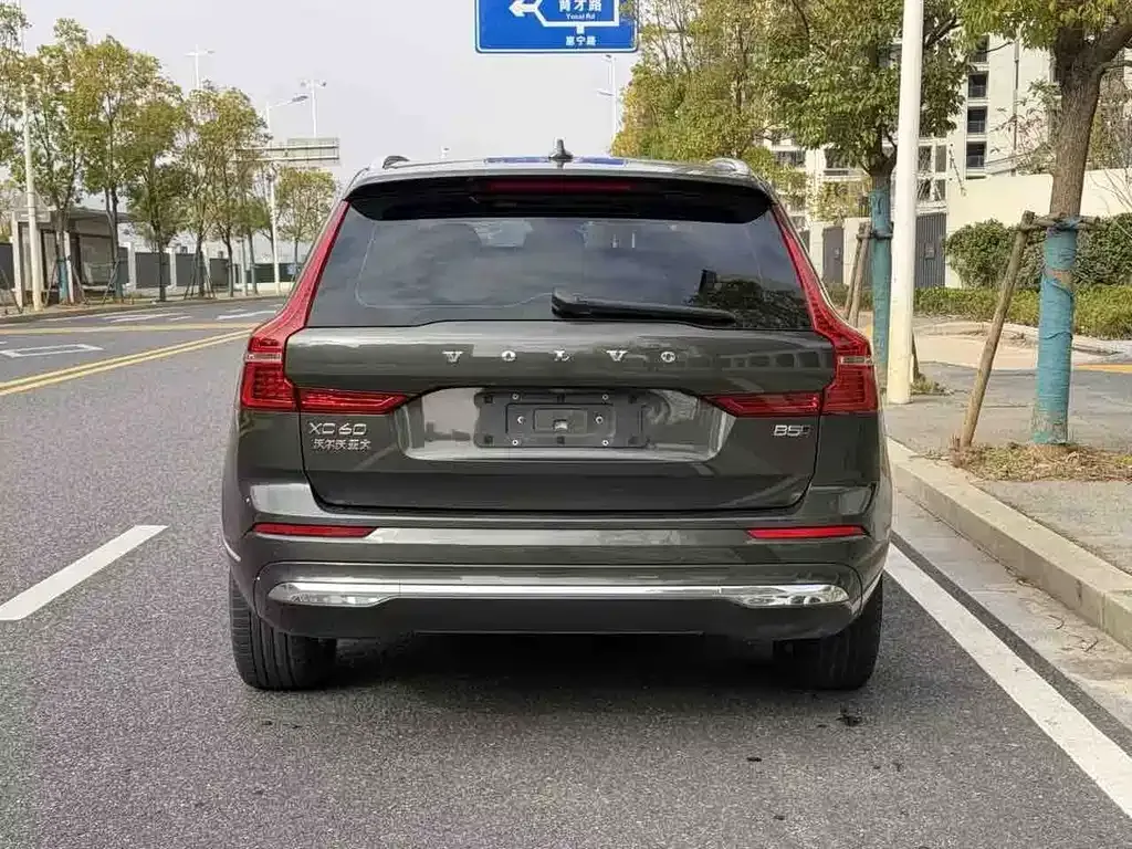 Volvo XC60 — фото 9